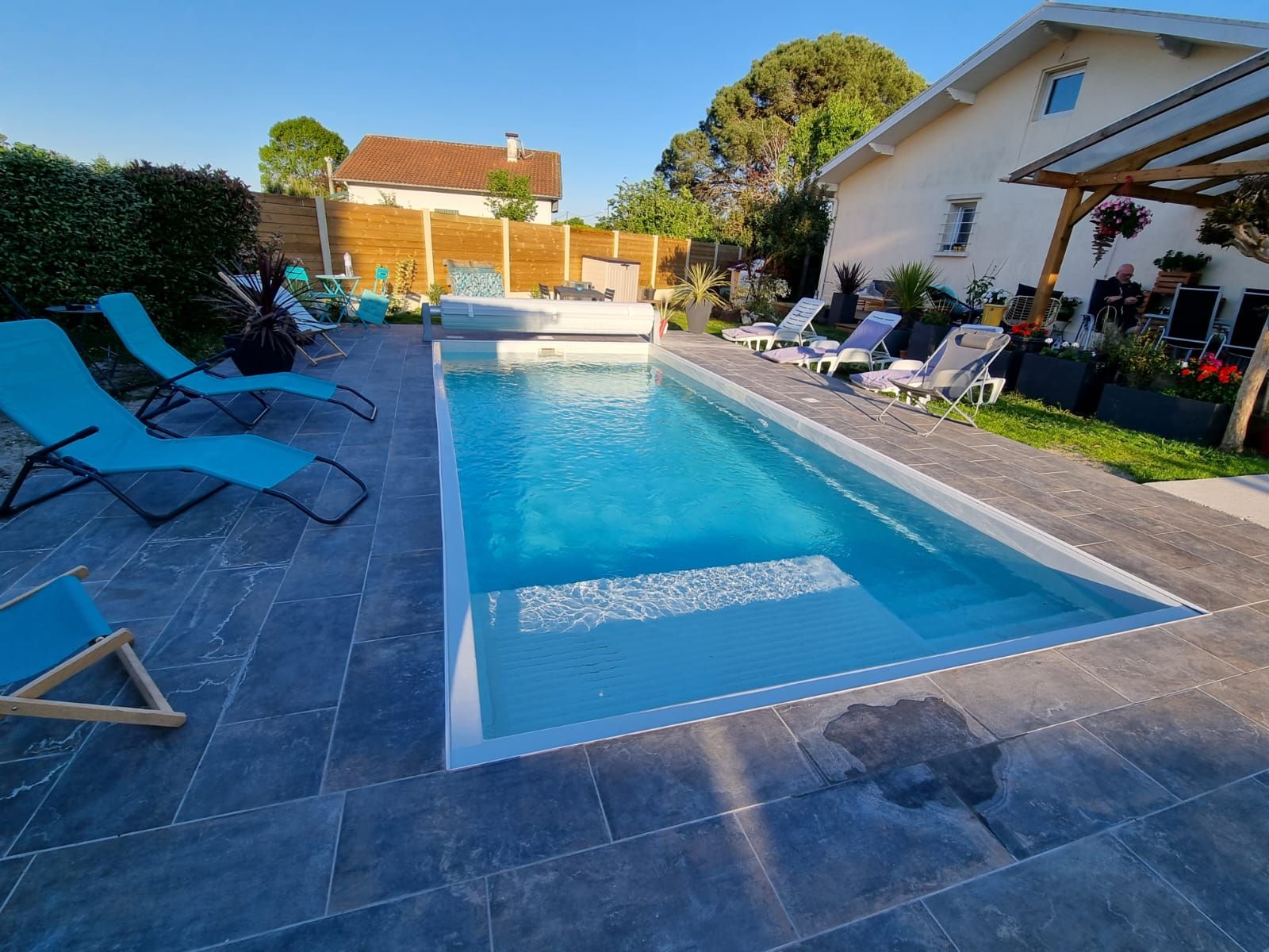 Piscine Coque Polyester Avec Plage 7x3x1 50 Et Livraison En France